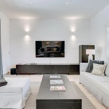 Llenaire Nine פוינסה